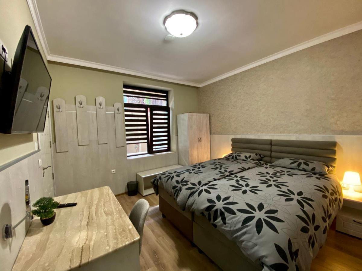 Къща за гости Кребс guesthousekrebs Шумен Экстерьер фото