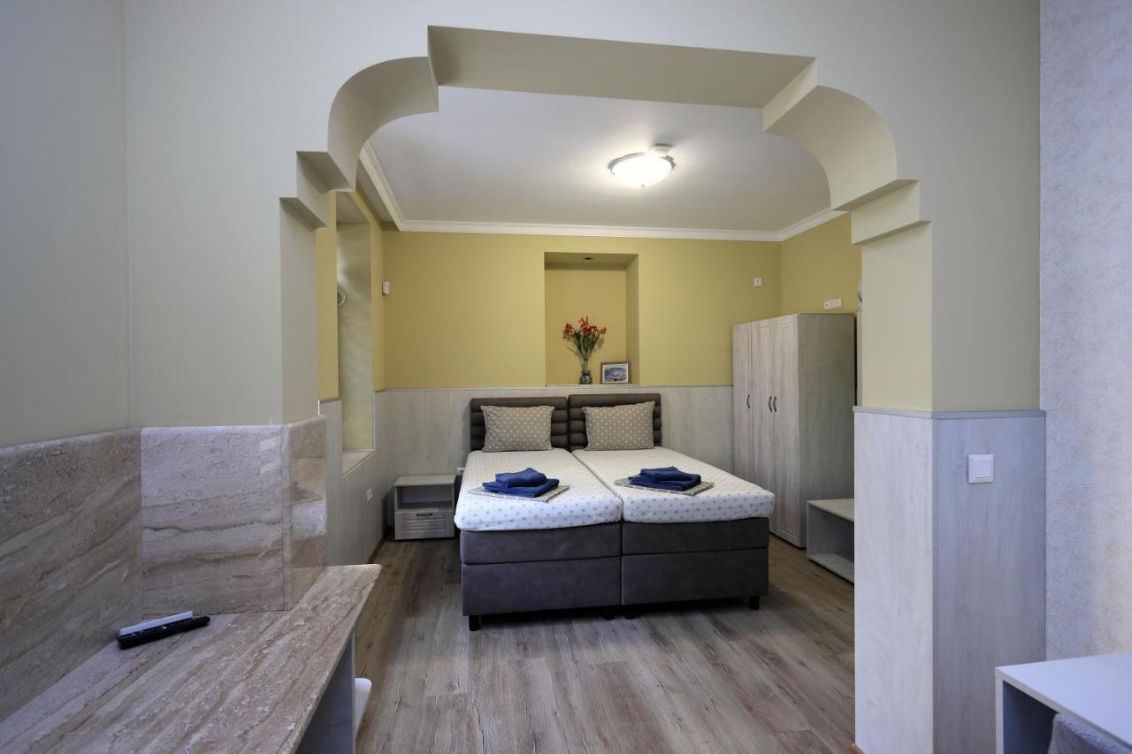 Къща за гости Кребс guesthousekrebs Шумен Экстерьер фото